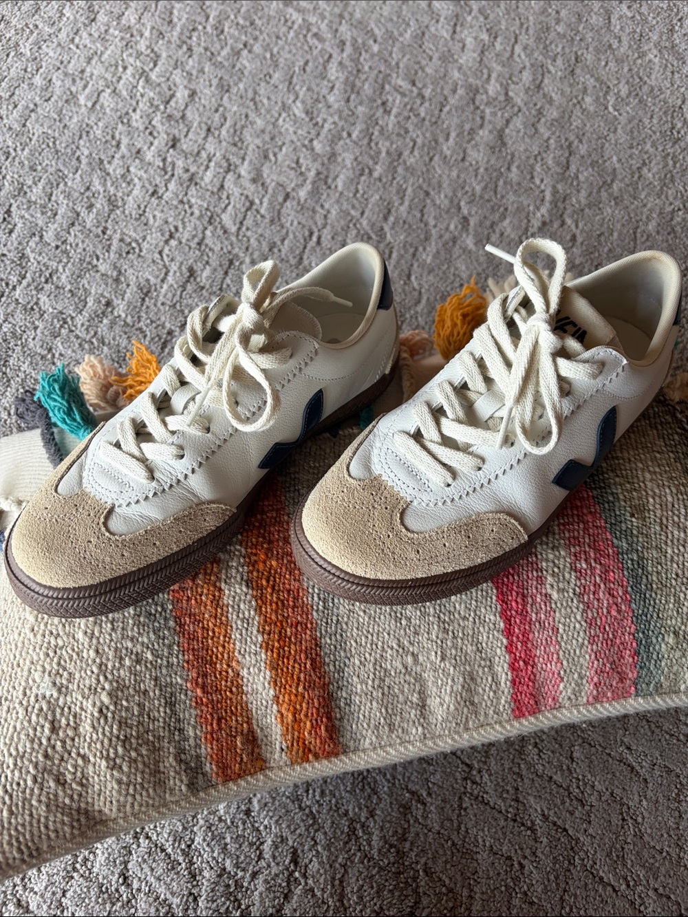 VEJA Women’s Cream & Beige Sneakers with Navy V Detail